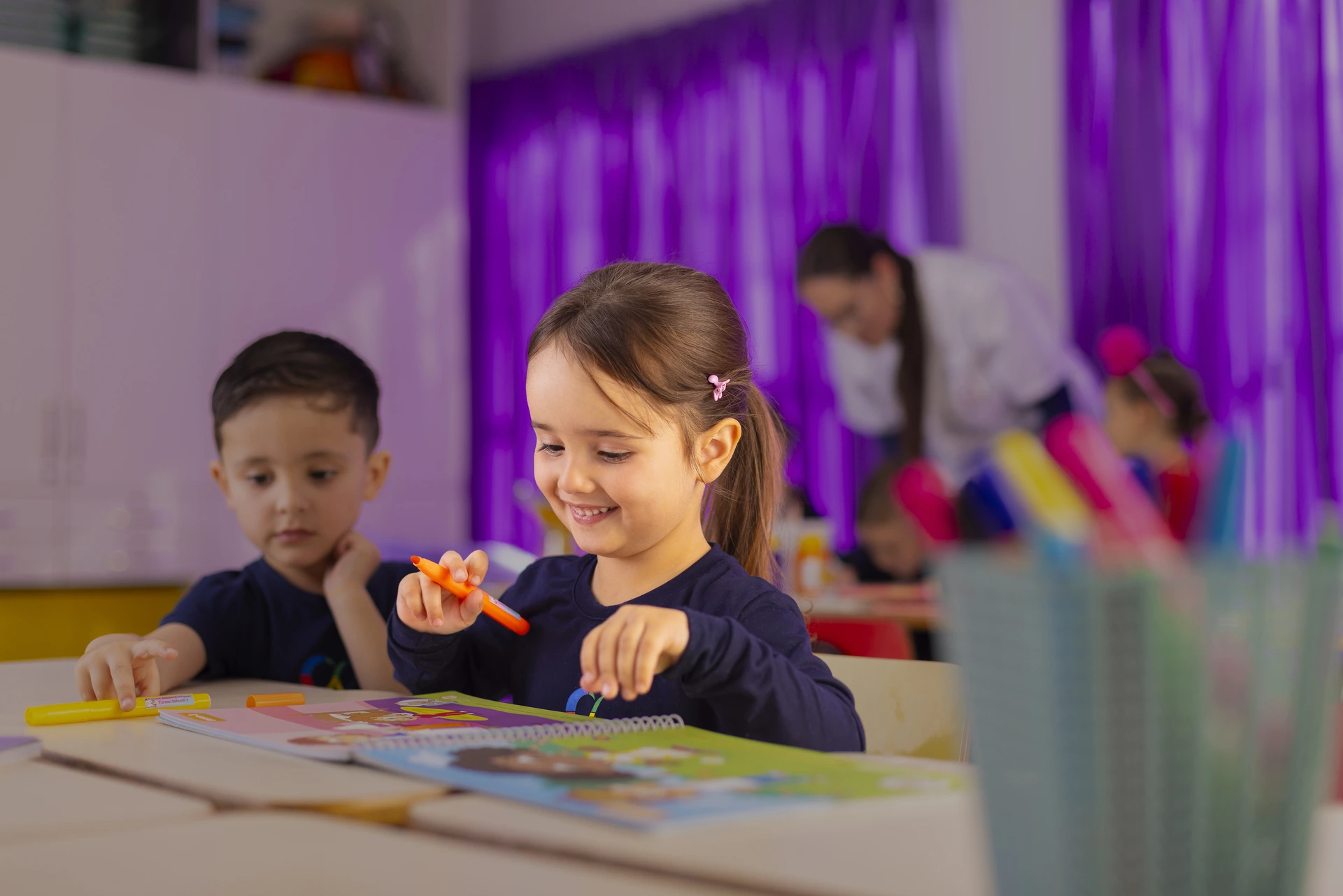 Crianças brincando e aprendendo na Educação Infantil Alfa